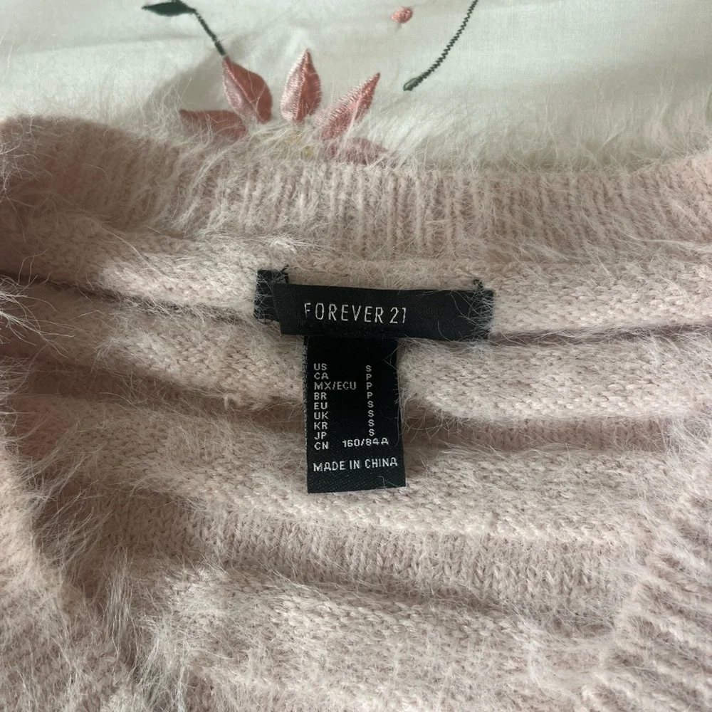 Pink sweater - Picture 3 of 3